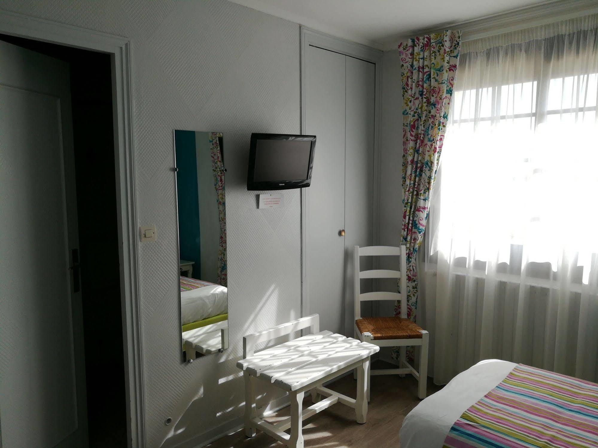 Contact Hotel Du Relais Thouars Exterior foto